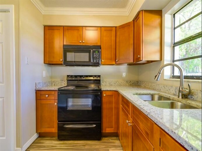 Foto principal - 2108 E Bird St