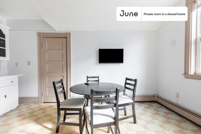 Foto del edificio - Room in Shared 3 bed/1 bath home