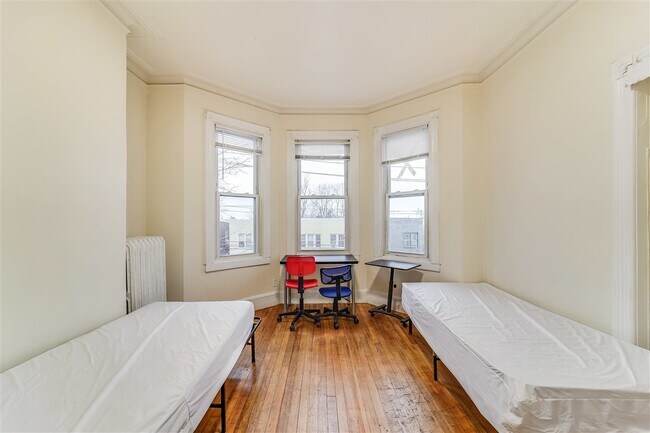 Foto del edificio - 144 Nelson Ave