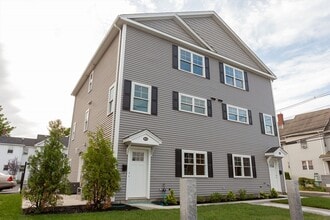 Building Photo - 63 Bacon St