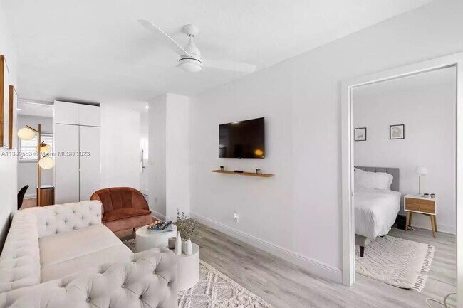 Foto del edificio - 7315 Carlyle Ave