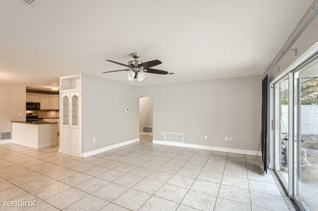 Building Photo - 3 br, 3 bath House - 1456 Lakeview Drive