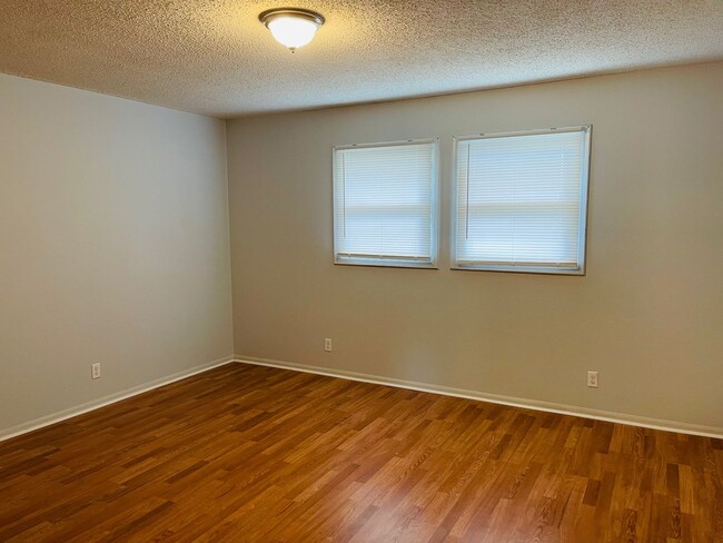 Building Photo - Great Size, Affordable Apartment!