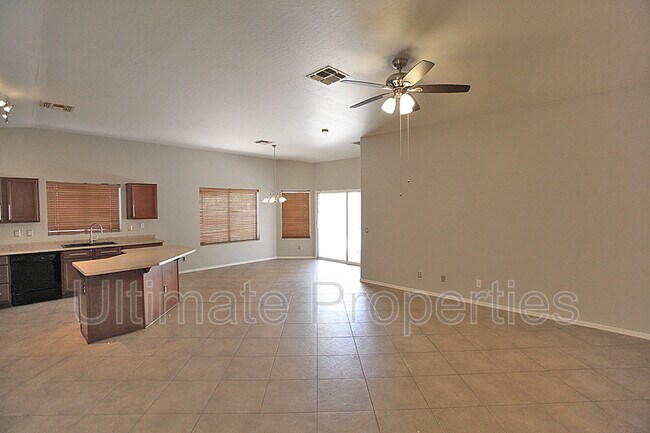 Foto del edificio - 15710 N 34th St