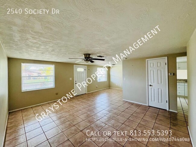 Building Photo - Your Dream Home Awaits: Cozy 2-Bed Rental ...