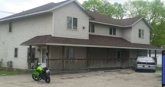 Building Photo - 912 Logan St