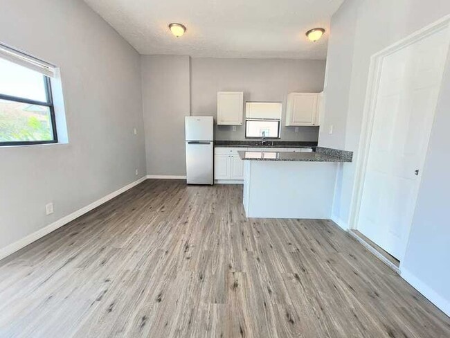 Building Photo - 14125 Palm St