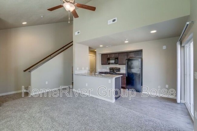 Building Photo - 8950 W Shellie Ln