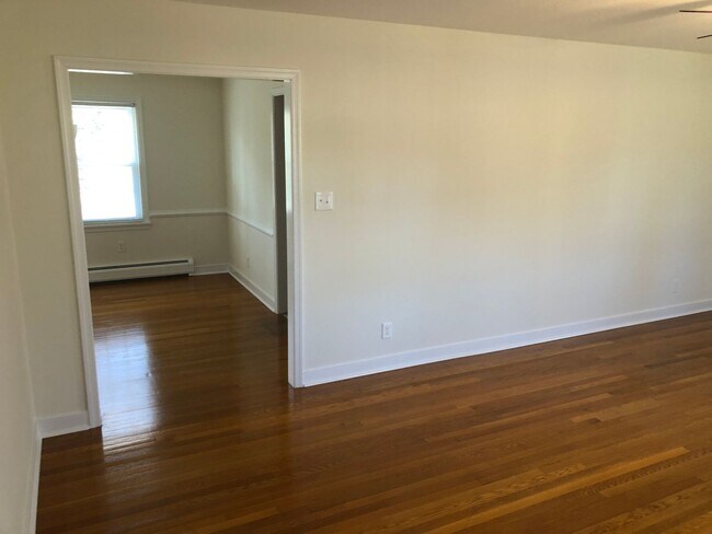Building Photo - Large Renovated Home in North Chesterfield