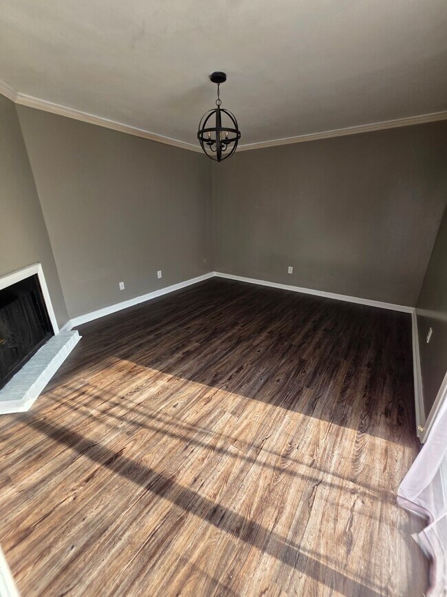 Foto del edificio - 2220 Woodridge Ln