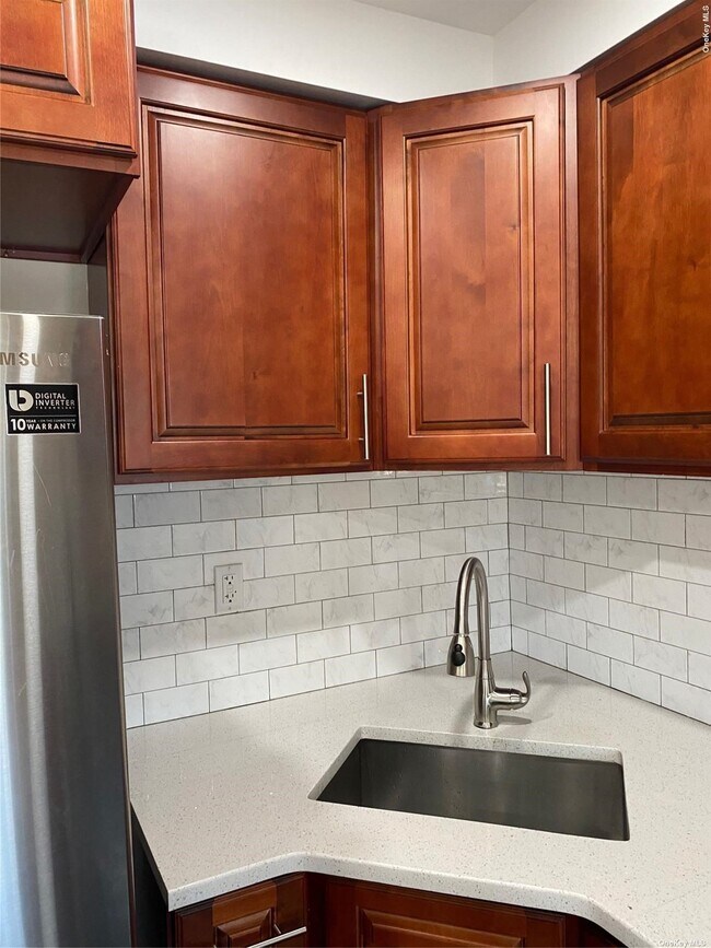 Foto del edificio - 83-54 265th St