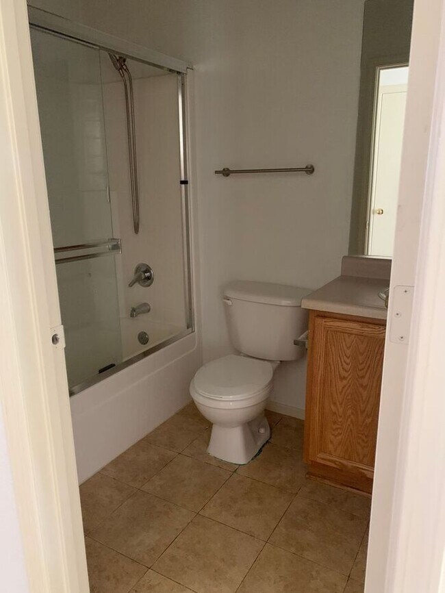 Foto del edificio - Open Floor Plan, 3 bedroom, 2 bath, yard