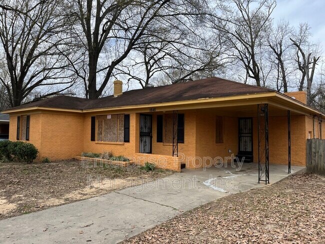 Building Photo - 1848 Woodburn Dr