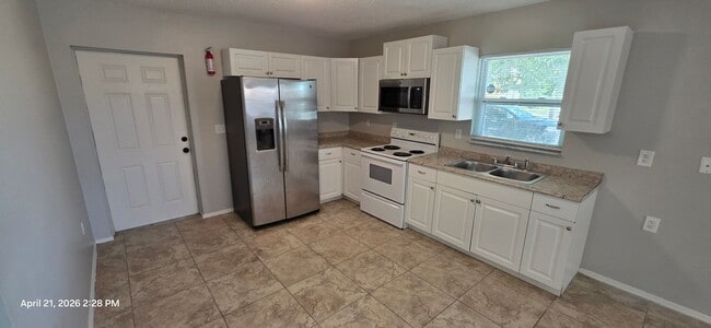 Foto del edificio - Charming 3BR/2BA Bradenton Home with Extra Storage & Parking