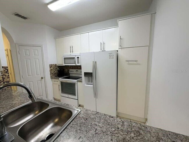 Foto del edificio - 6214 Stevenson Dr