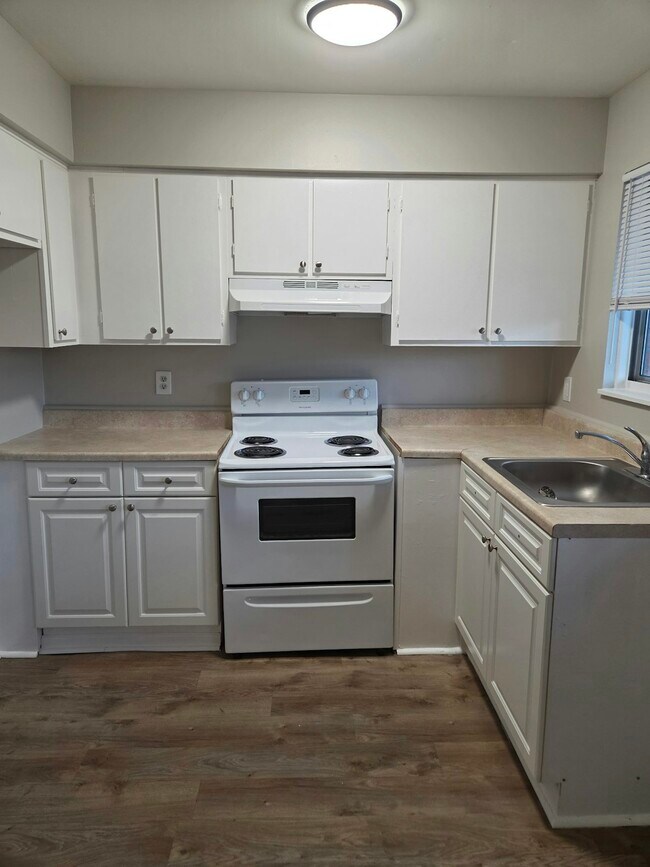 Building Photo - 10682 E Holly Rd