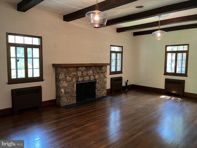 Foto del edificio - 8514 Woodhaven Blvd