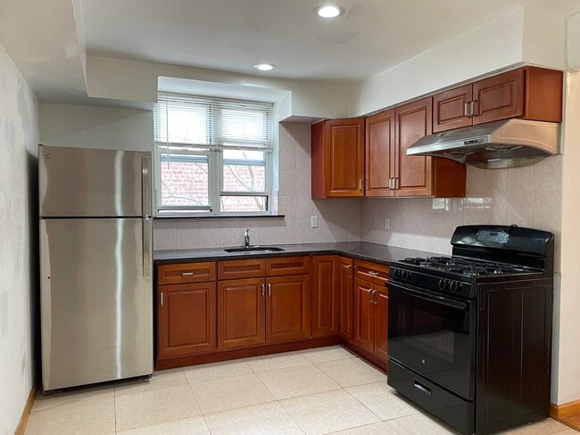 Building Photo - 5614 Riverdale Ave