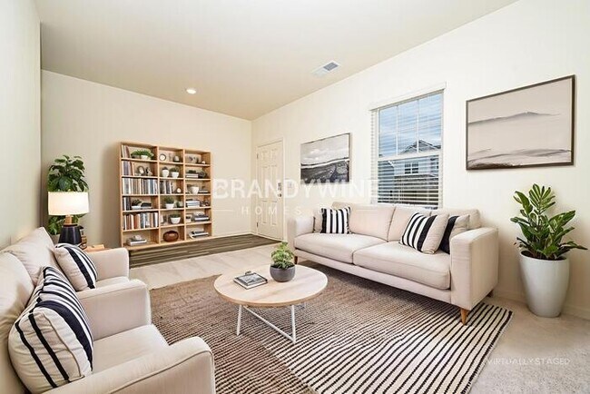 Foto del edificio - 7625 Saffron Ave