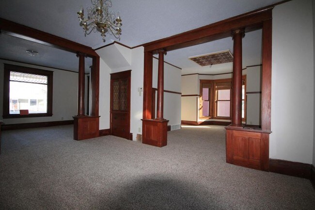 Building Photo - 413 N 4th St