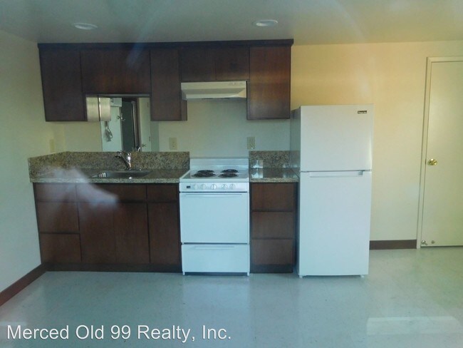 Building Photo - Studio, 1 bath House - 9552 Haskell Ave #B