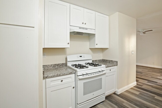 Foto del edificio - Torrance Courtyard Apartments