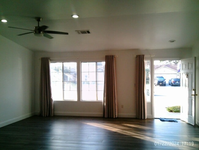 Building Photo - NW----NEW PAINT AND SOLAR!!!!!!