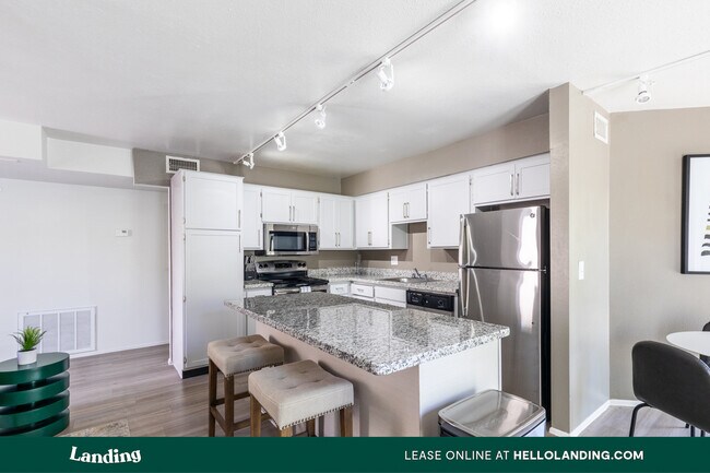 Foto del edificio - 11 E Orange Grove Rd