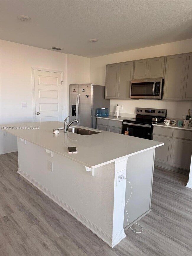 Foto del edificio - 632 Taylor Grvs St