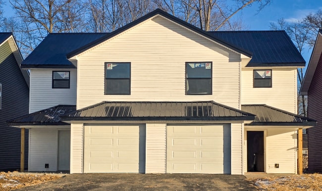 Building Photo - 118 Ivy Trce