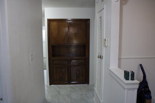 Building Photo - Spacious Renovated Home