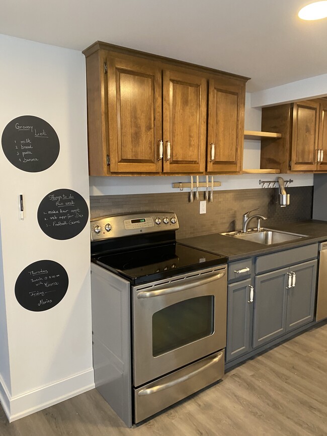 Foto del edificio - 326 Cottage Grove Rd