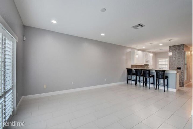Building Photo - 4 br, 3.5 bath  - 1740 San Benito Way Unit 1
