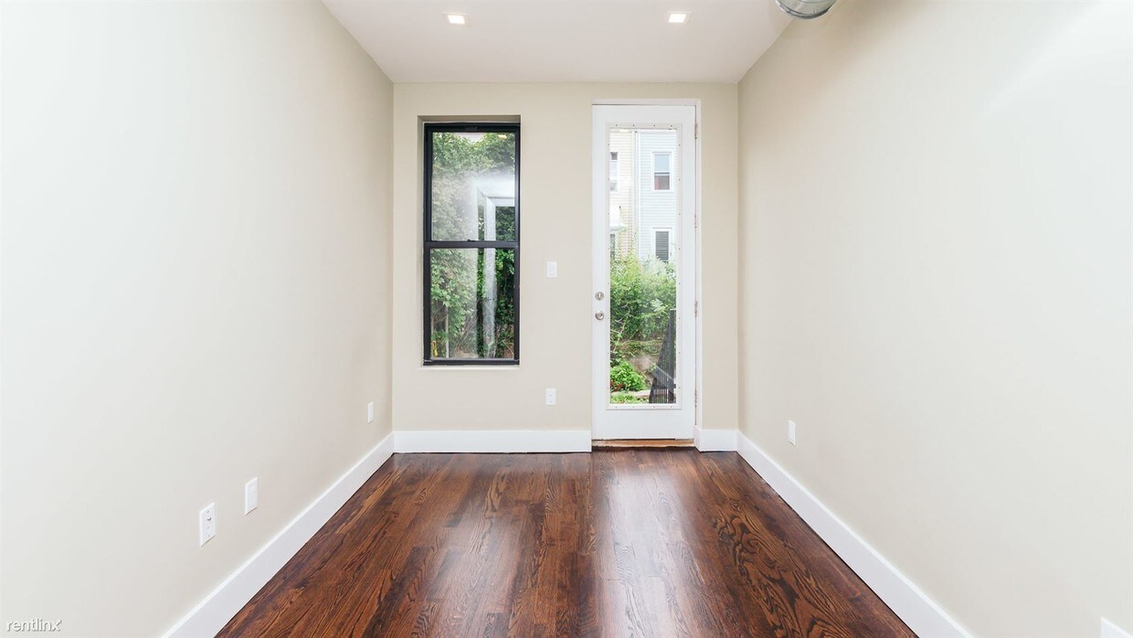 Foto principal - 68-29 62nd St