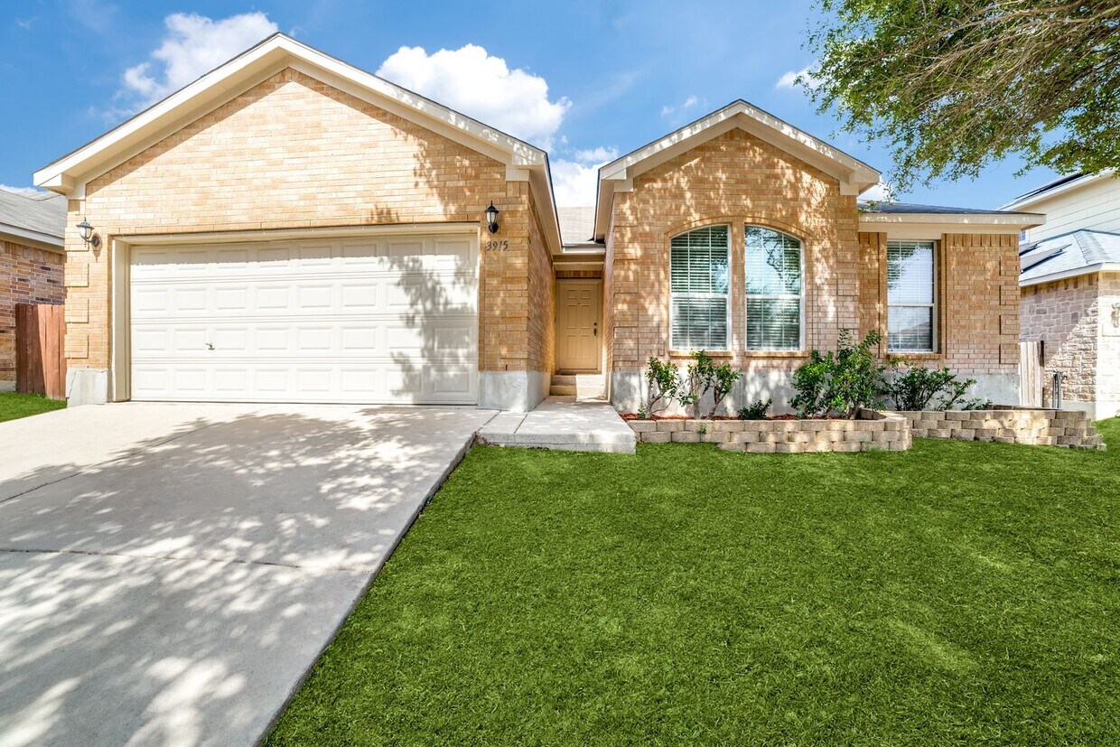 Primary Photo - 4 Bed/2 Bath Hummingbird Estates Subdivision
