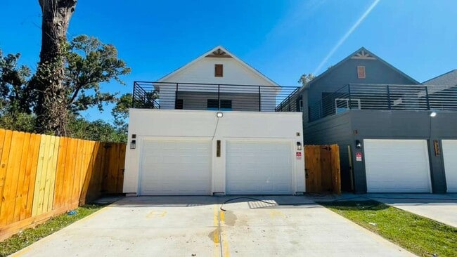 Photo - 9328 Firnat St House