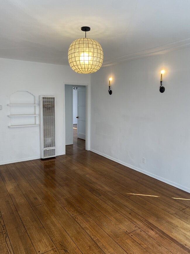 Building Photo - 462 N Orange Grove Ave