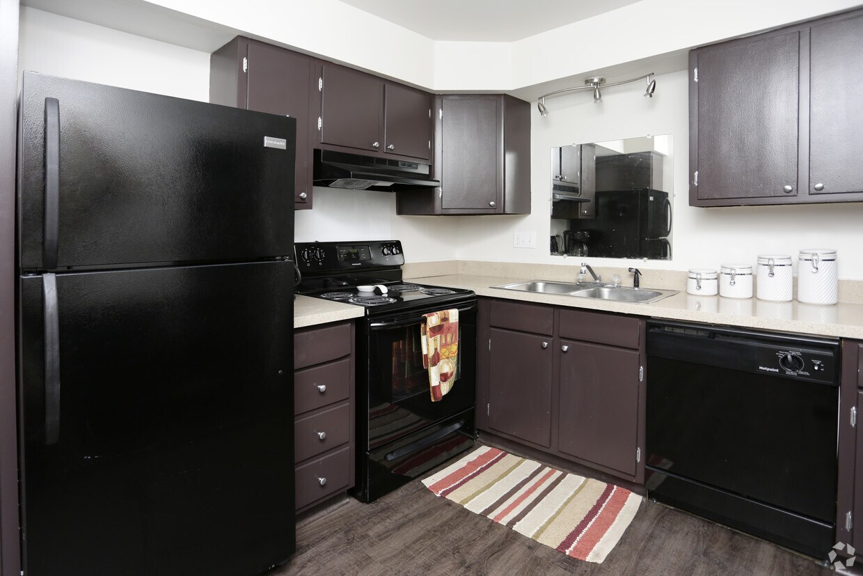 Country Club Park Apartments (320 S. Drake... Apartments 320 S Drake