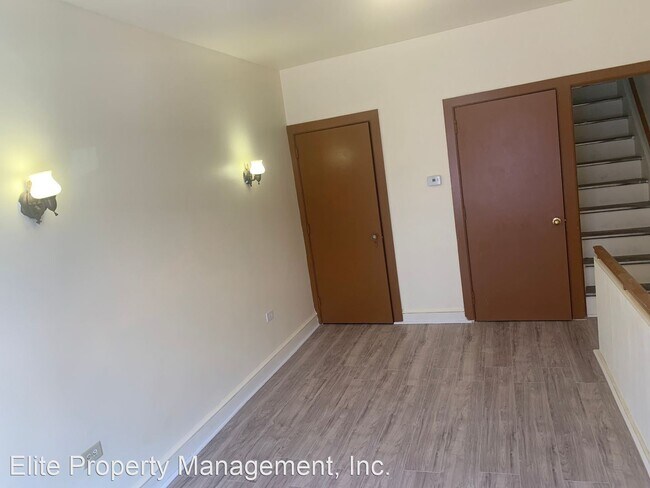 Building Photo - 2 br, 1 bath House - 659 W Market St., Unit 2