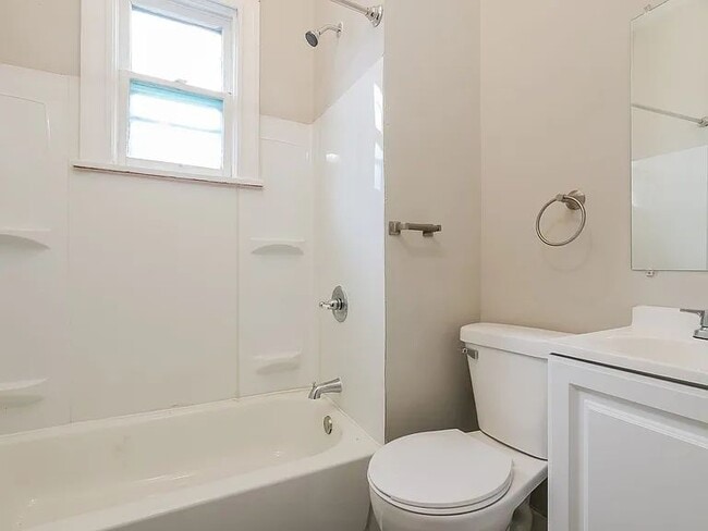 Foto del edificio - 2902 Bristol St