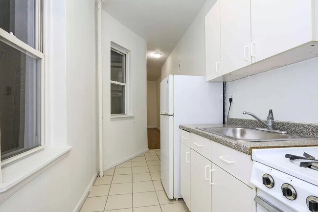Building Photo - Charming 1-bedroom, 1-bathroom