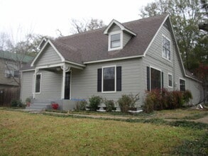 Building Photo - 827 Avenue M