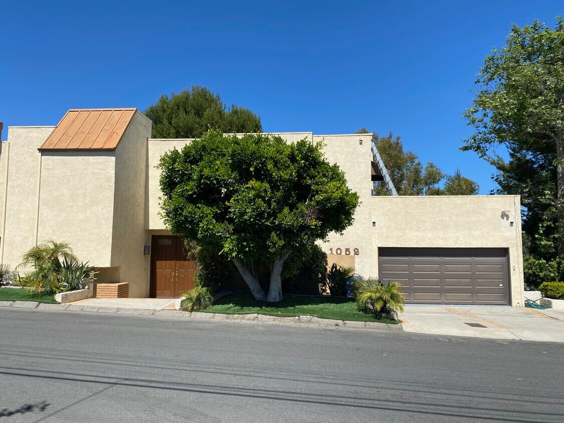 1052 N Kenter Ave, Los Angeles, CA 90049 House Rental in Los Angeles