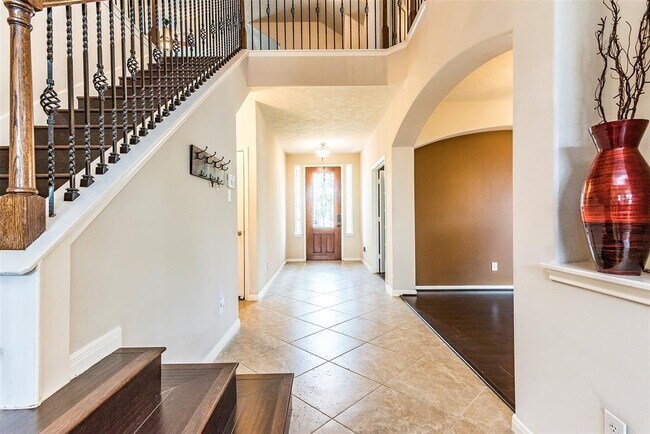 Building Photo - 2722 Terranova Ln