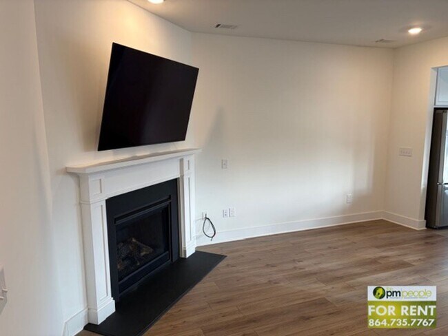 Foto del edificio - 3/2.5 Townhome in Excellent Greenville/Travelers Rest Location!