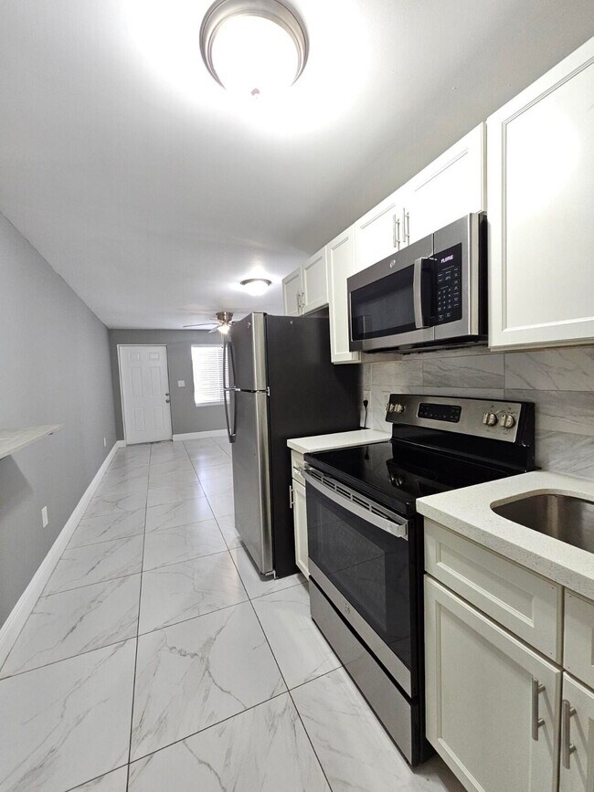 Foto del edificio - 933 W 7th St