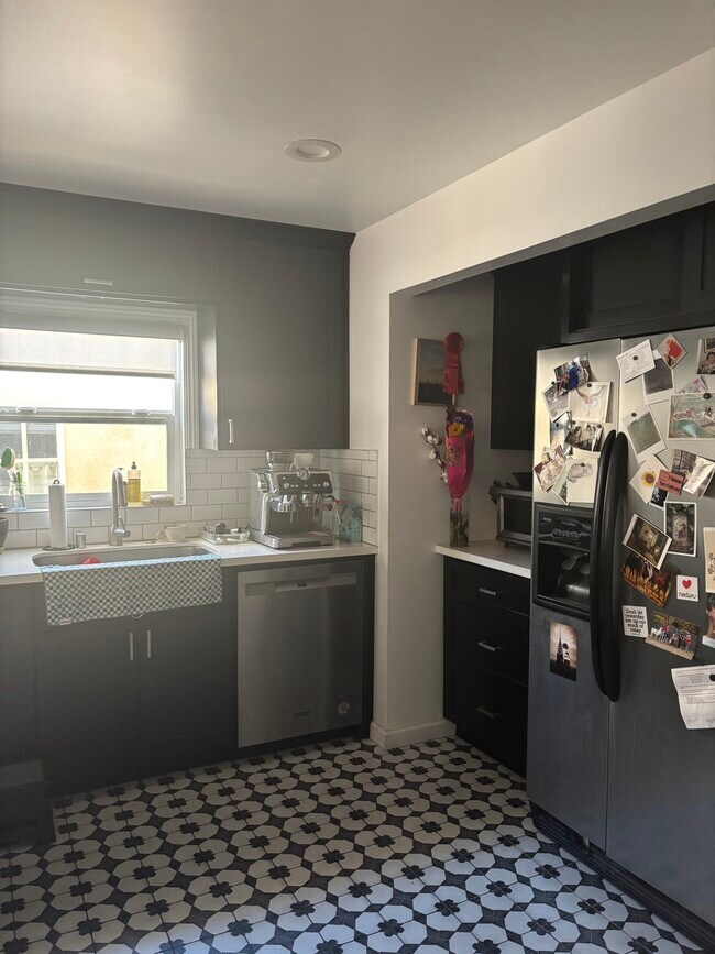 Foto del edificio - 333 N Occidental Blvd