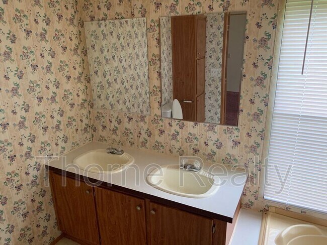 Foto del edificio - 155 Travis Ln