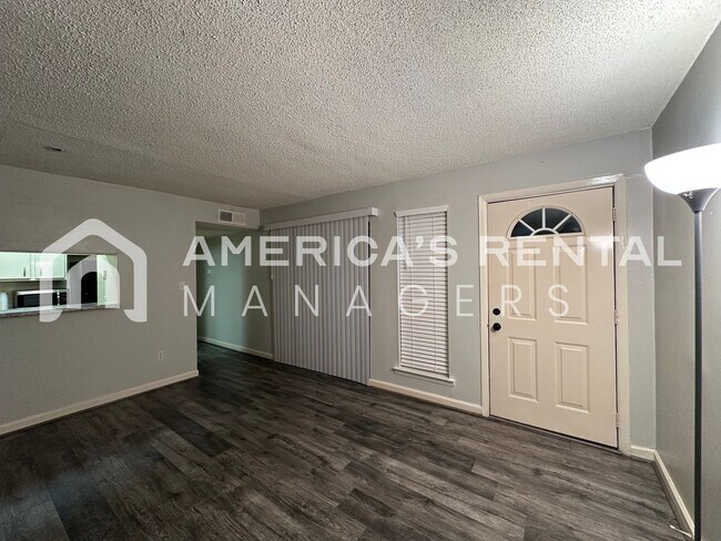 Foto del edificio - Cozy Condo for rent in the heart of Highland Park!! SHORT TERM LEASE! AVAILABLE NOW!! **Newly ren...