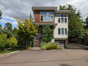 Building Photo - 1373 SW Hume Ct